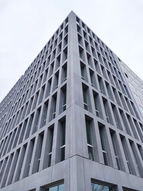 Panneaux simple peau en béton gris lisse