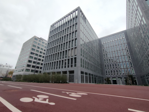 Panneaux simple peau en béton gris lisse